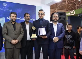 تجلیل از دو سرمایه گذار و صادرکننده منطقه آزاد انزلی