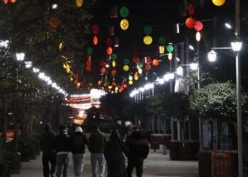 آذین بندی شهری با ریسه های رنگی و نوری جشن با شکوه نیمه شعبان در رشت