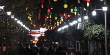 آذین بندی شهری با ریسه های رنگی و نوری جشن با شکوه نیمه شعبان در رشت