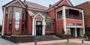 سرای تجاری ایرانیان در آستراخان روسیه متعلق به اتاق بازرگانی ایران است