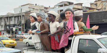 جشن های نوروزی با حرکت کاروان المان های نوروزی شهرداری لاهیجان آغاز شد