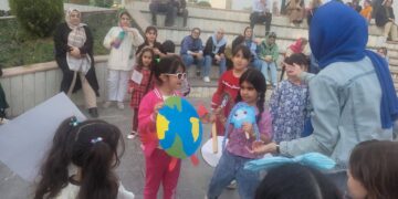 نمایش ویژه روز زمین پاک در بوستان هنر لاهیجان اجرا شد