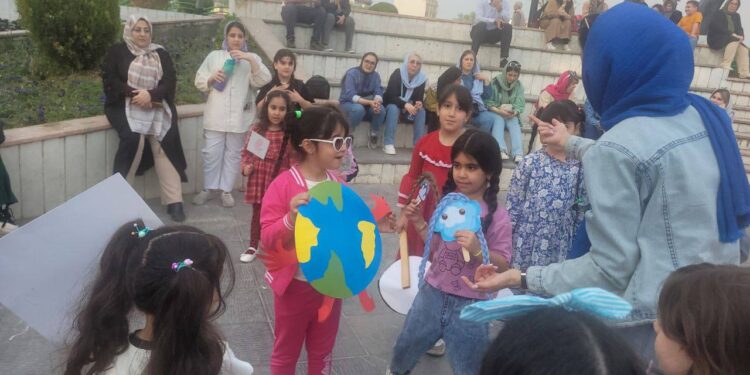 نمایش ویژه روز زمین پاک در بوستان هنر لاهیجان اجرا شد