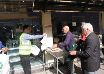 توزیع کیسه های پارچه ای در بین شهروندان توسط شهرداری لاهیجان