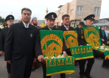 حضور خادمان رضوی با پرچم متبرک آستان قدس در رشت