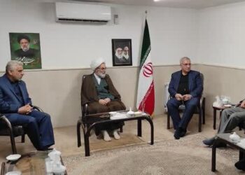 دیدار وزیر بهداشت، درمان و آموزش پزشکی با نماینده ولیفقیه در گیلان /افتتاح هزار تخت بیمارستانی در کشور