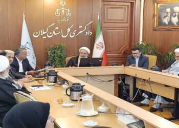 خانواده شهدا و ایثارگران مدال افتخاری برای جامعه هستند