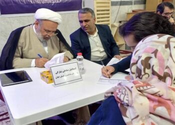 حضور جمعی از اعضای شورای قضایی استان در مساجد شهر رشت در راستای پاسخگویی به سوالات و مشکلات مردم