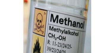 هشدار معاون درمان دانشگاه علوم پزشکی گیلان درباره صدمات جبران‌ناپذیر مصرف مشروبات الکلی تقلبی(متانول)