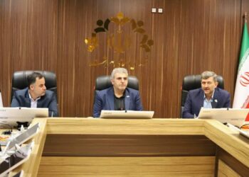 بررسی چالش های تیرهای برق مزاحم در شهر رشت