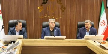 بررسی چالش های تیرهای برق مزاحم در شهر رشت