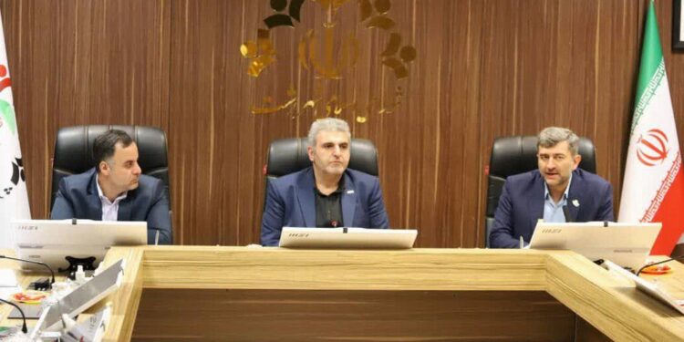 بررسی چالش های تیرهای برق مزاحم در شهر رشت