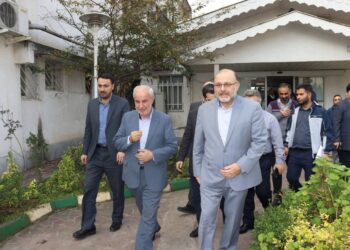 بازدید نماینده مردم رشت و خمام از مرکز آموزشی و درمانی شفا