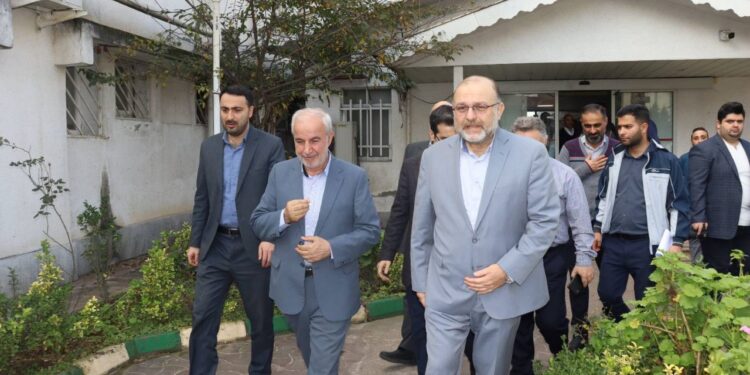 بازدید نماینده مردم رشت و خمام از مرکز آموزشی و درمانی شفا