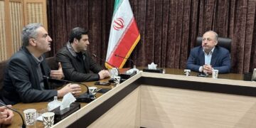 دیدار شهردار و رییس شورای شهر لاهیجان‌ با معاون عمرانی وزیر کشور