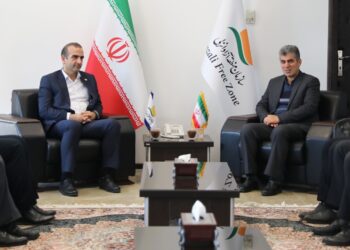 پیشنهاد تأسیس پایانه صادراتی، توسعه فعالیت‌های گلخانه‌ای و احداث مرکز مدرن شالی‌کوبی در منطقه آزاد انزلی