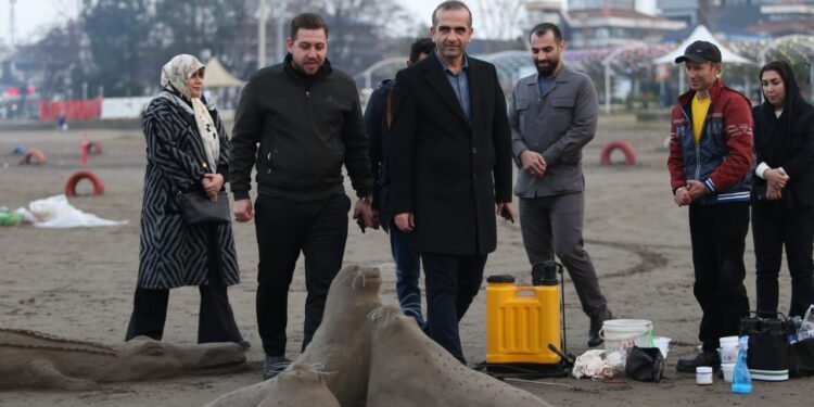 جشنواره مجسمه‌های شنی در ساحل منطقه آزاد انزلی برگزار شد