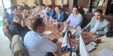 جلسه هم‌اندیشی مدیران شرکت توزیع نیروی برق استان گیلان با رئیس بسیج اصناف و روسای اتحادیه های صنفی مرکز استان