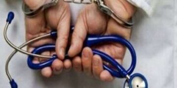 دستگیری یک کلاهبردار پزشک نما در شهرستان تالش