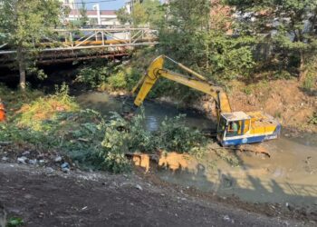 آغاز عملیات لایروبی ۱۴ کیلومتر از رودخانه‌های سطح شهر برای مقابله با آب‌گرفتگی‌های فصلی