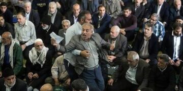 مطالبه‌گری؛ روح زنده انقلاب یا مزاحم منبرها؟