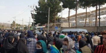 ورزشگاه برای بانوان آزاد است؛ فقط نه در رشت!