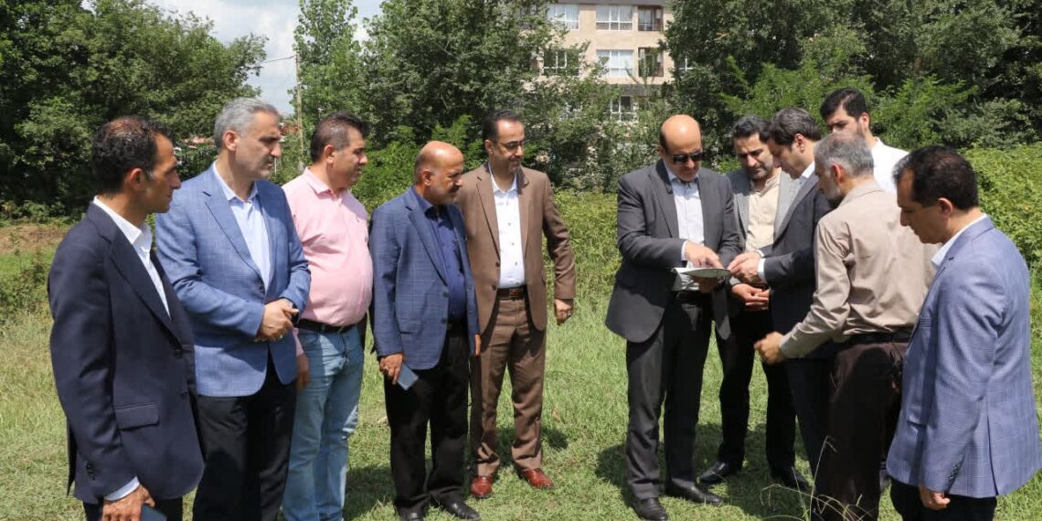 شهردار لاهیجان از تملک دو قطعه زمین در مسیر بلوار دکتر حکیم زاده به دانشگاه خبر داد