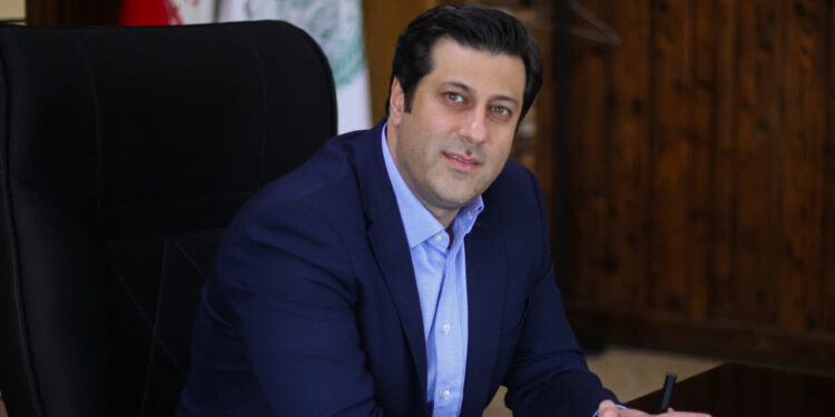 شهردار لاهیجان از تملک دو قطعه زمین در مسیر بلوار دکتر حکیم زاده به دانشگاه خبر داد